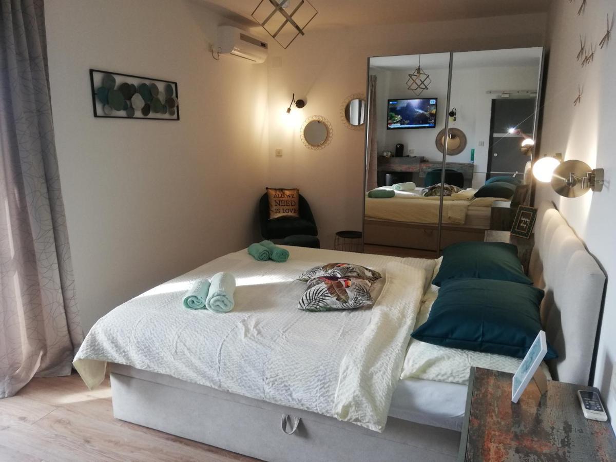Riviera Rooms And Apartments Palit Экстерьер фото