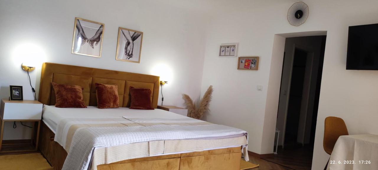 Riviera Rooms And Apartments Palit Экстерьер фото