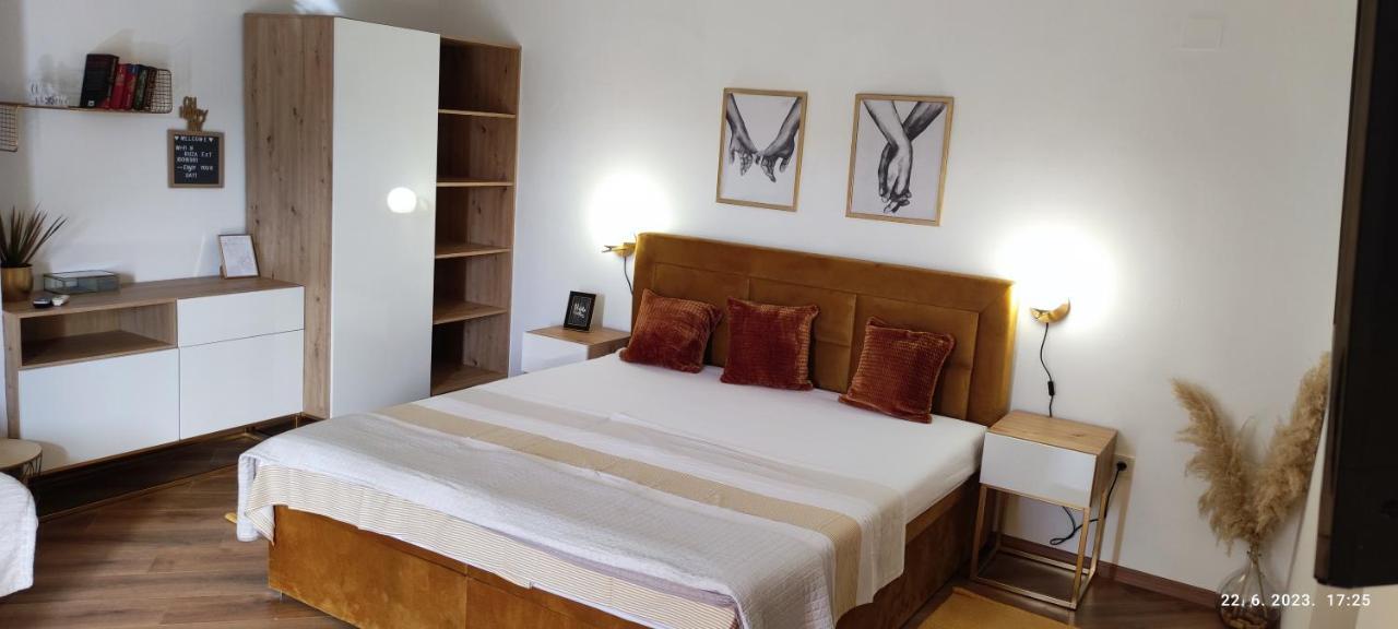 Riviera Rooms And Apartments Palit Экстерьер фото