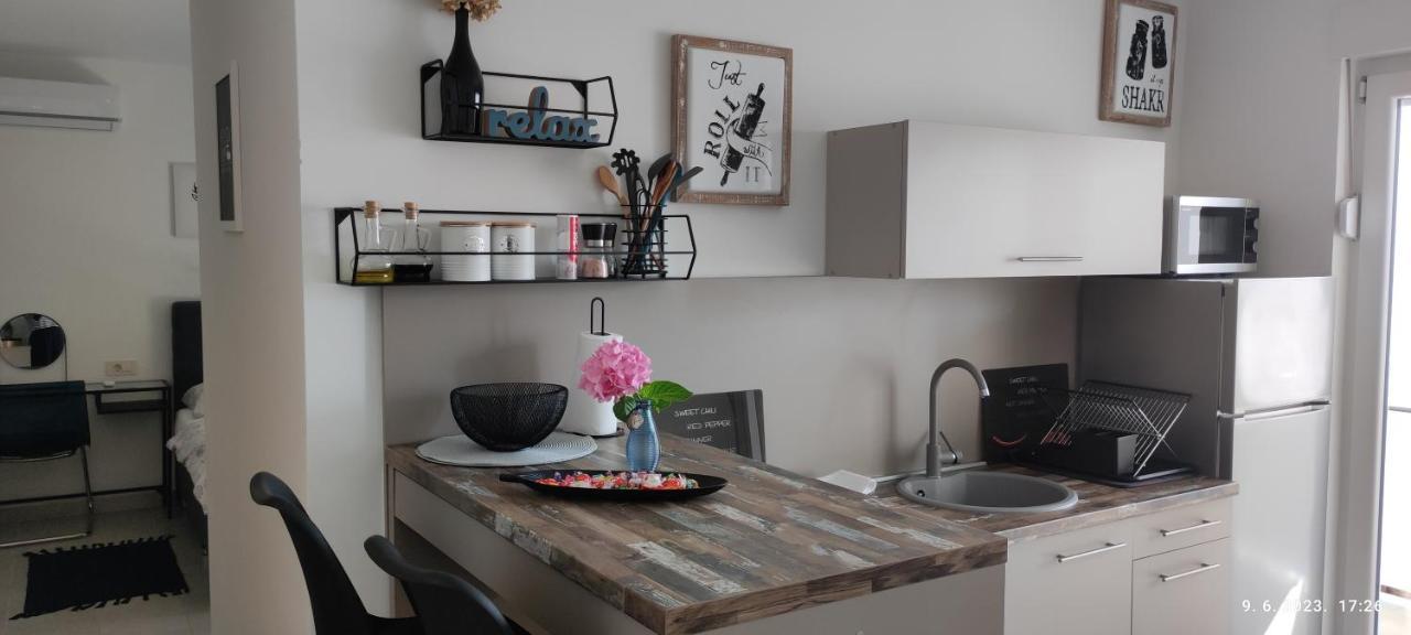 Riviera Rooms And Apartments Palit Экстерьер фото